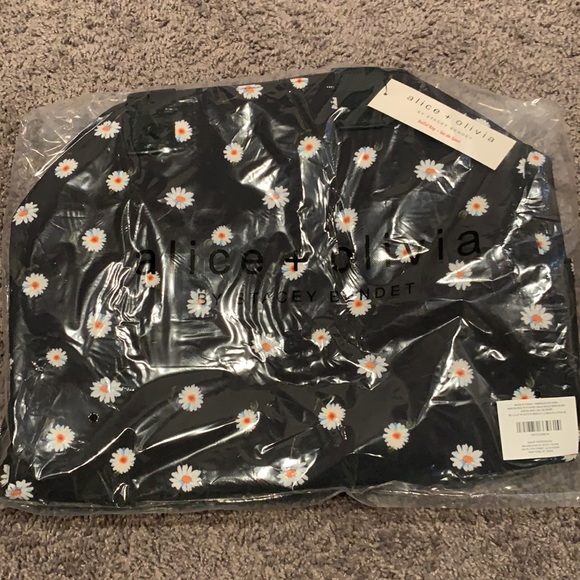 NWT Alice + Olivia Duffle Bag - Picture 3 of 4